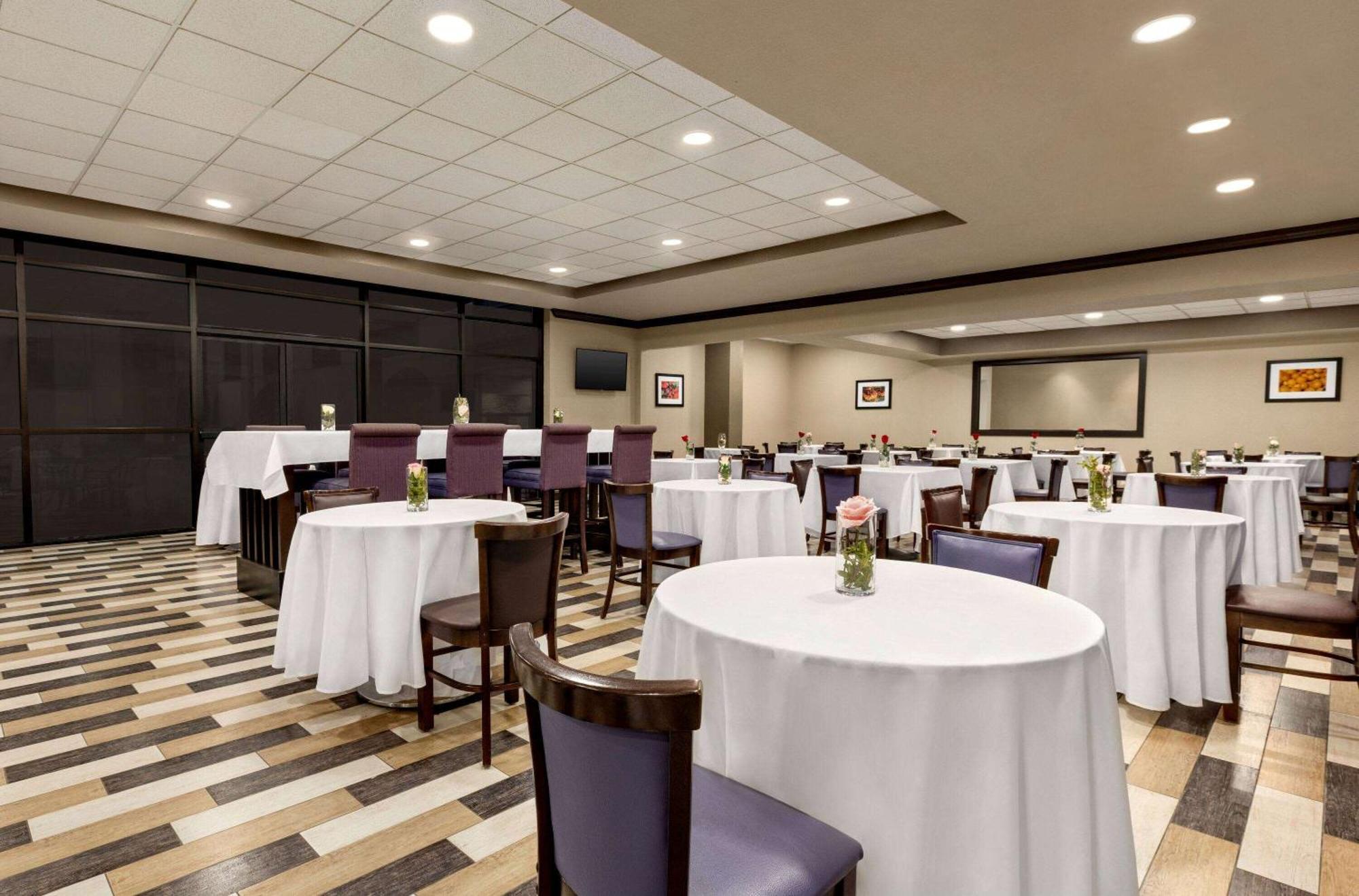 Iban Hotel, Trademark Collection By Wyndham Dallas Bagian luar foto