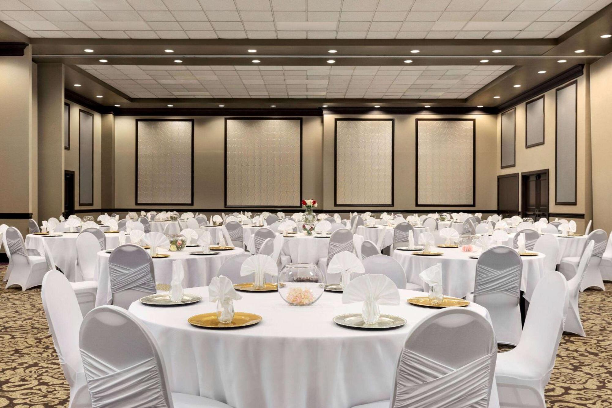 Iban Hotel, Trademark Collection By Wyndham Dallas Bagian luar foto