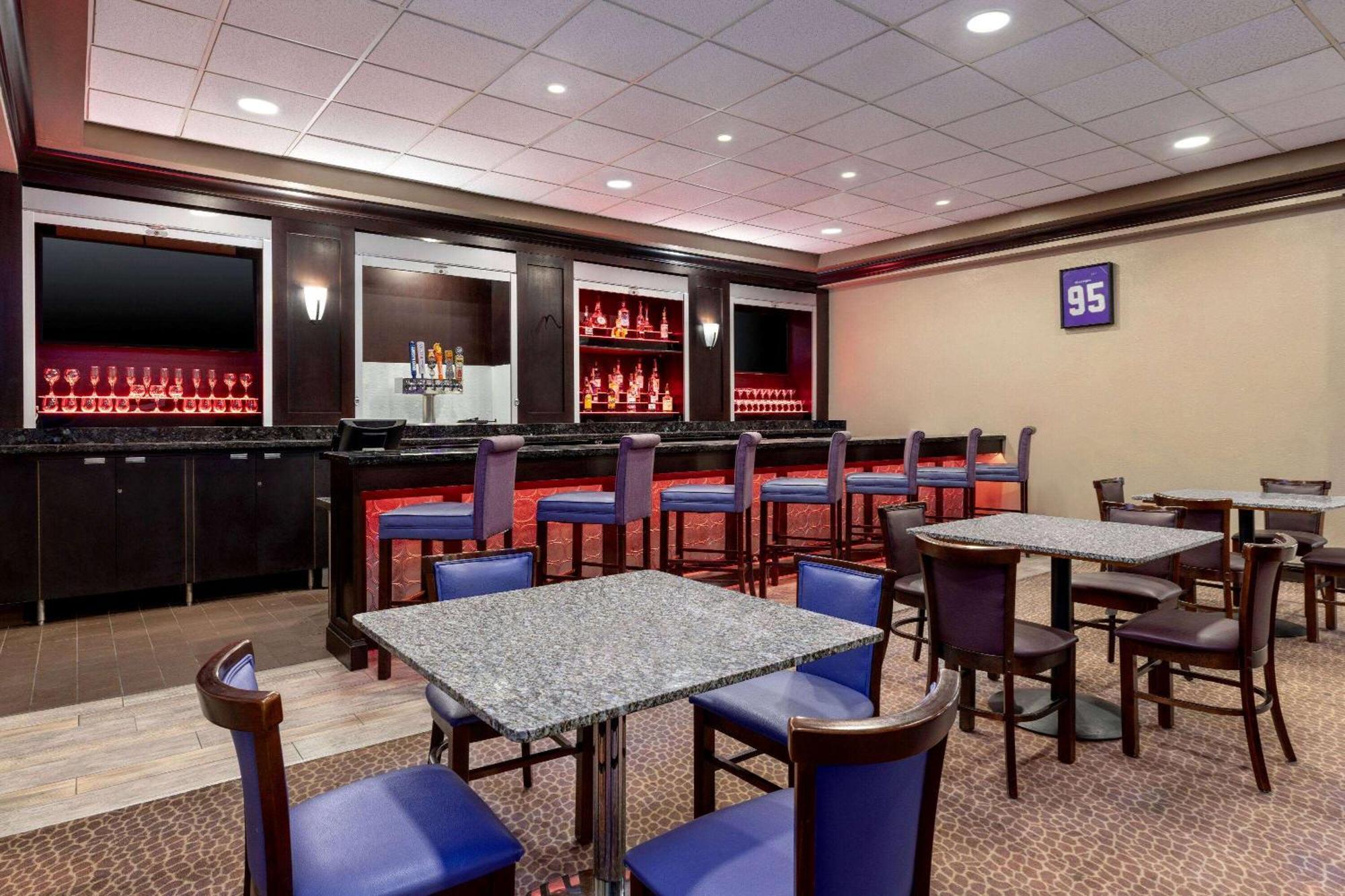 Iban Hotel, Trademark Collection By Wyndham Dallas Bagian luar foto